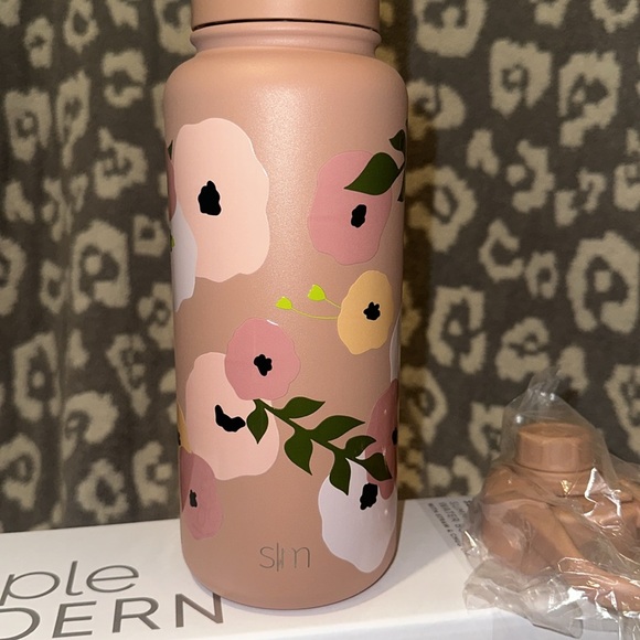 Simple Modern 32oz Summit Water Bottle with Straw & Chug Lid in Garden Party 😍 - Picture 11 of 17
